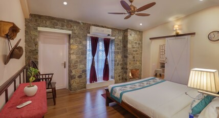 Jim & Holmes Room Type - Two Bedroom Cottage