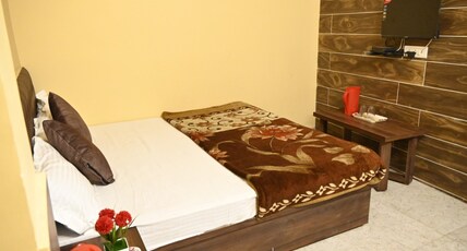 Mahavir Hotel Room Type - Deluxe Room