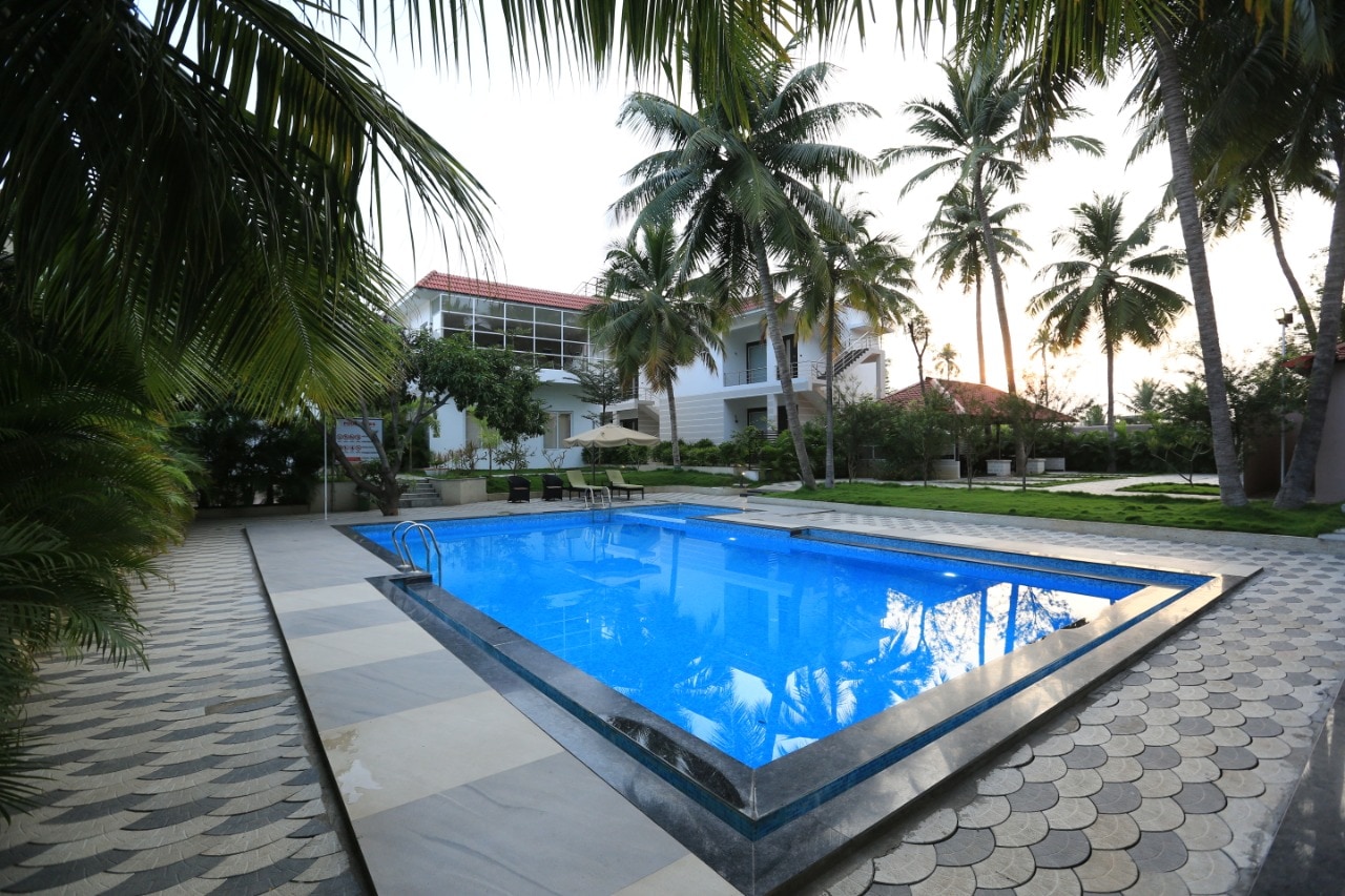 D'Wayfarer Inn Luxury Villa Resort - Tap to explore photos