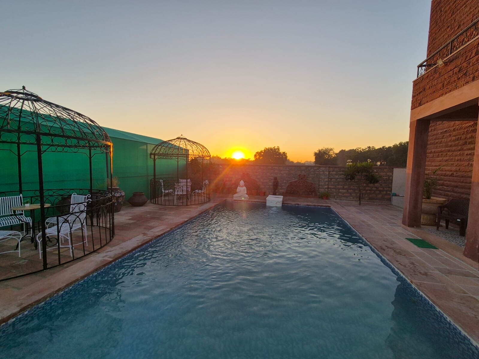 The Sunrise Retreat - Tap to explore photos