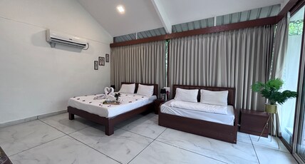 Prathamesh Resorts Room Type - Luxury AC River View Glass House