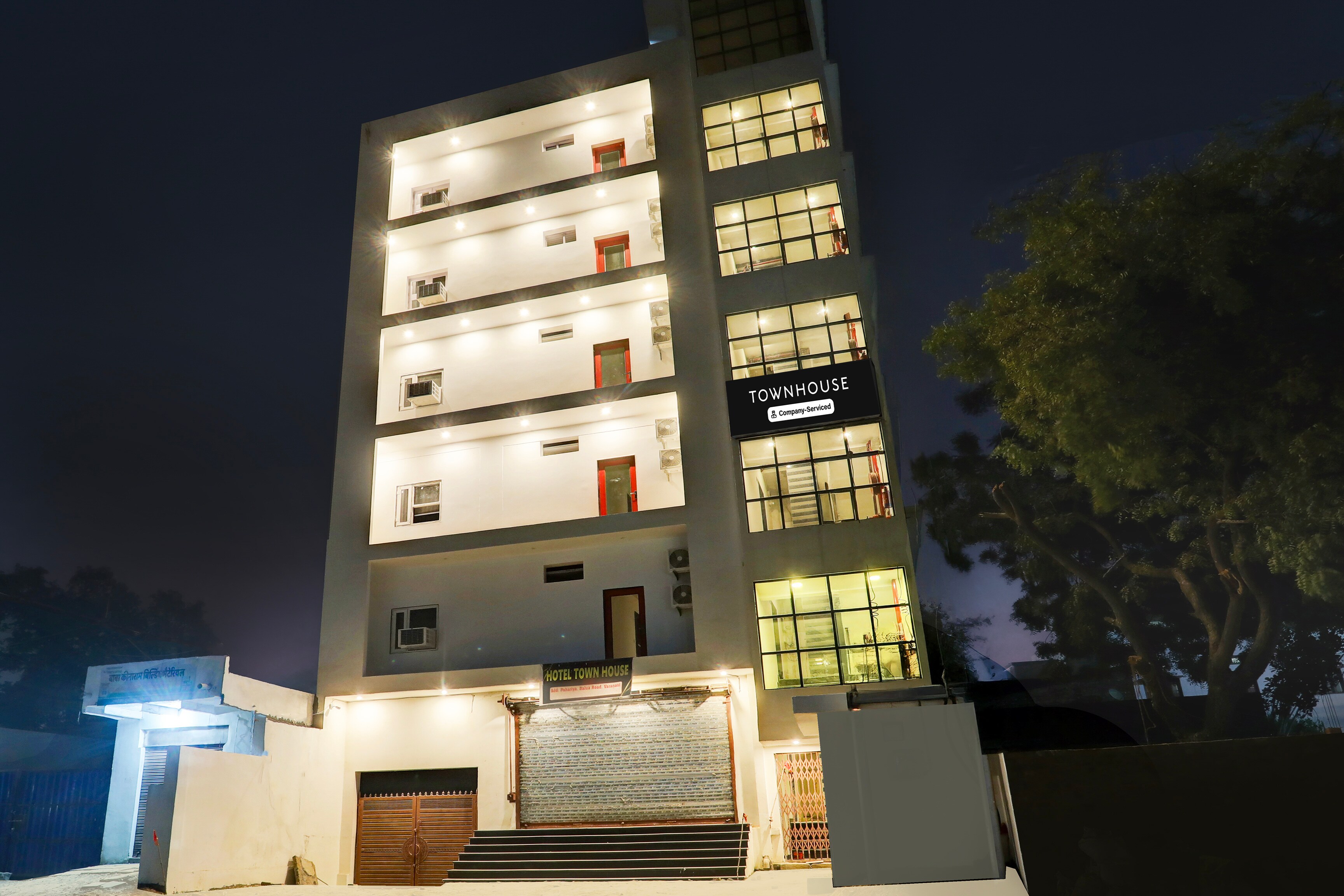 Super OYO Townhouse Balua Road Pahadiya - Tap to explore photos