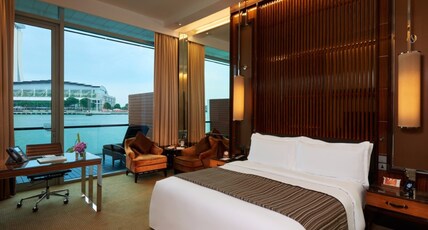 The Fullerton Bay Hotel Singapore Room Type - Premier Bay View Room
