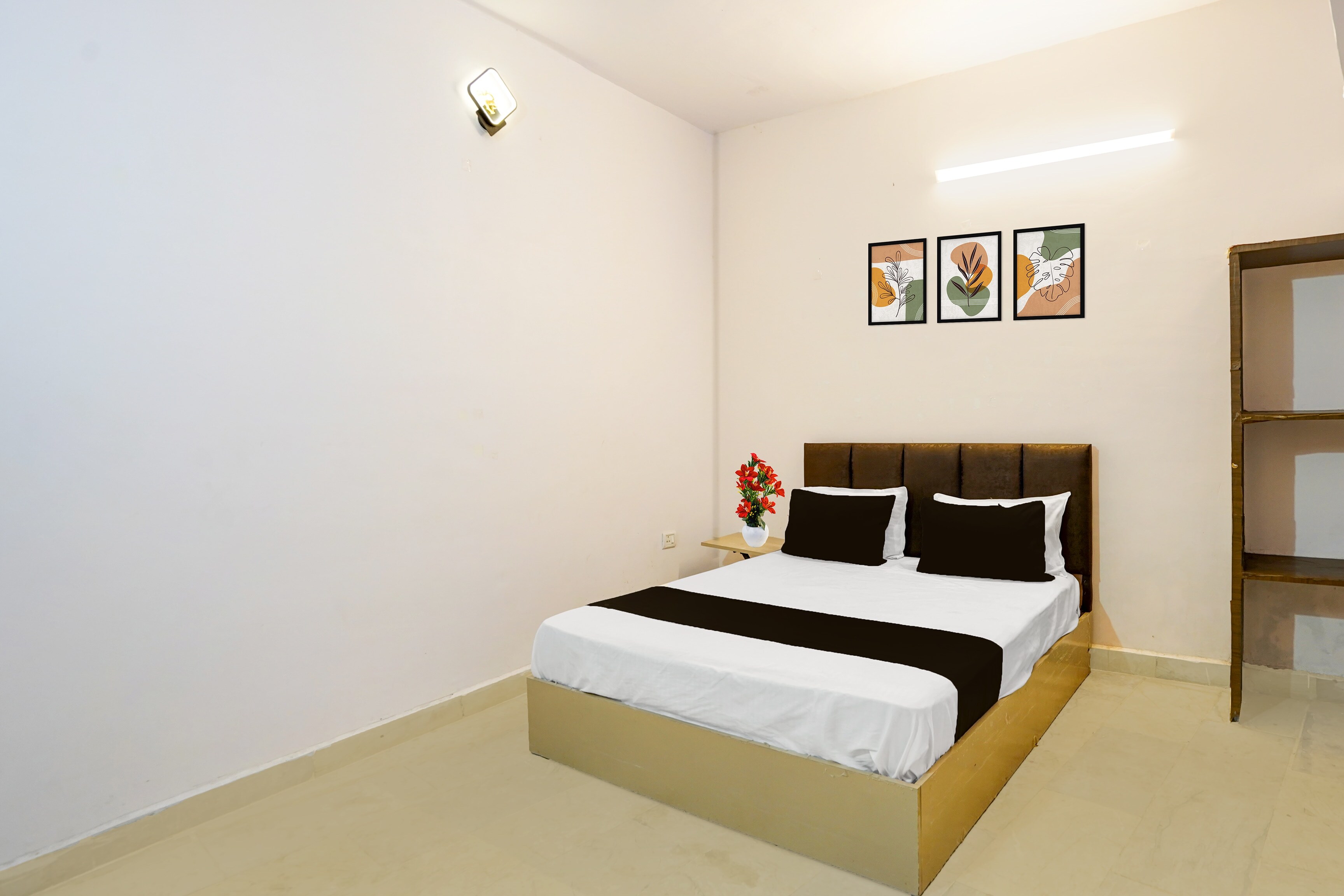 Hotel O Agrawal Inn - Tap to explore photos