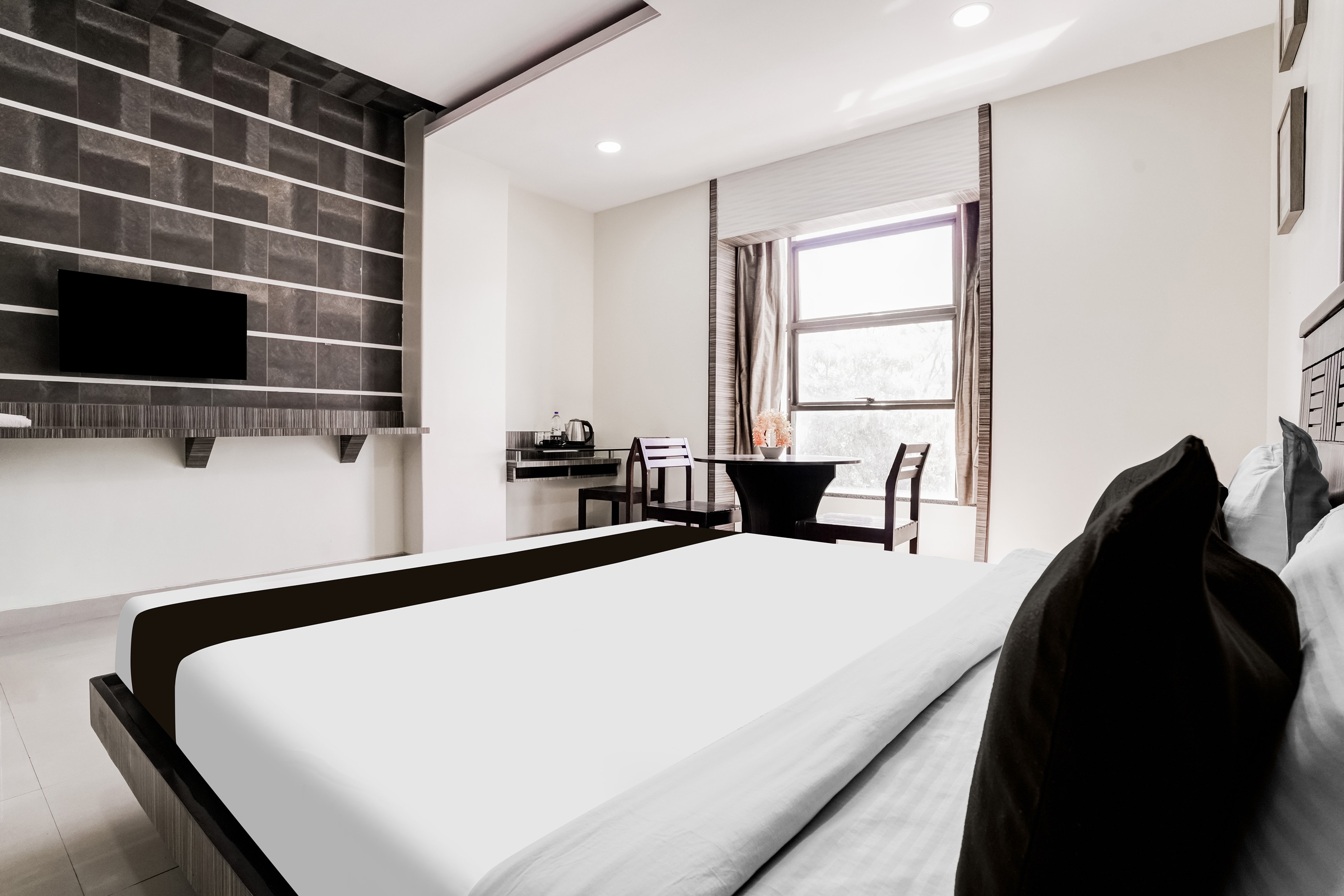 Super Townhouse Kranti Square Aurangabad - Tap to explore photos