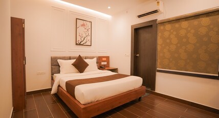 Hotel Ellora Inn Sultanpur Room Type - Deluxe Room with Balcony