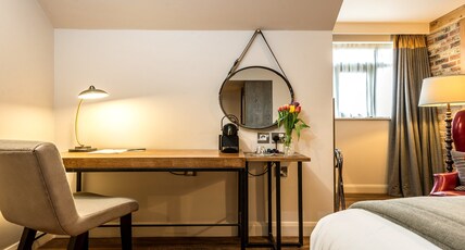 Hotel Indigo YORK Room Type - 1 King Premium