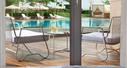 Crowne Plaza Istanbul Florya Room Type - 1 King Junior Suite Pool Access Crowne Plaza Istanbul Florya Room Type - 1 King Junior Suite Pool Access