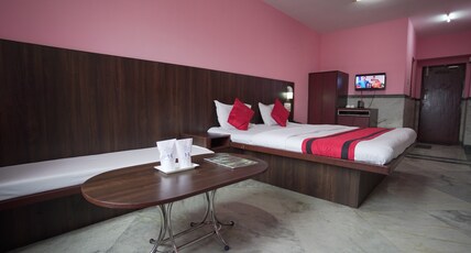THE HOWRAH HOTEL Room Type - Double Deluxe