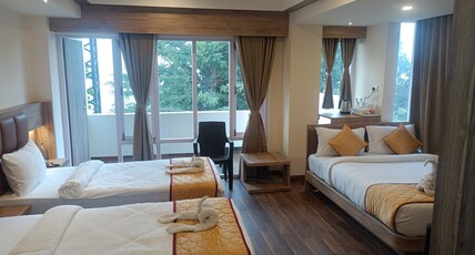 Golden Peaks Hotel & Restaurant Room Type - PREMIUM FAMILY ROOM WITH BALCONY AND MOUNTAIN VIEW