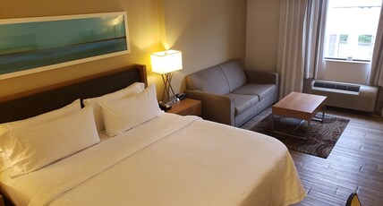 Holiday Inn Express Hotel Pittsburgh-North/Harmarville Room Type - 1 King Suite