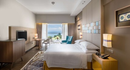 DoubleTree Resort by Hilton Hotel Penang Room Type - KING PREMIER SEAVIEW-BALCO