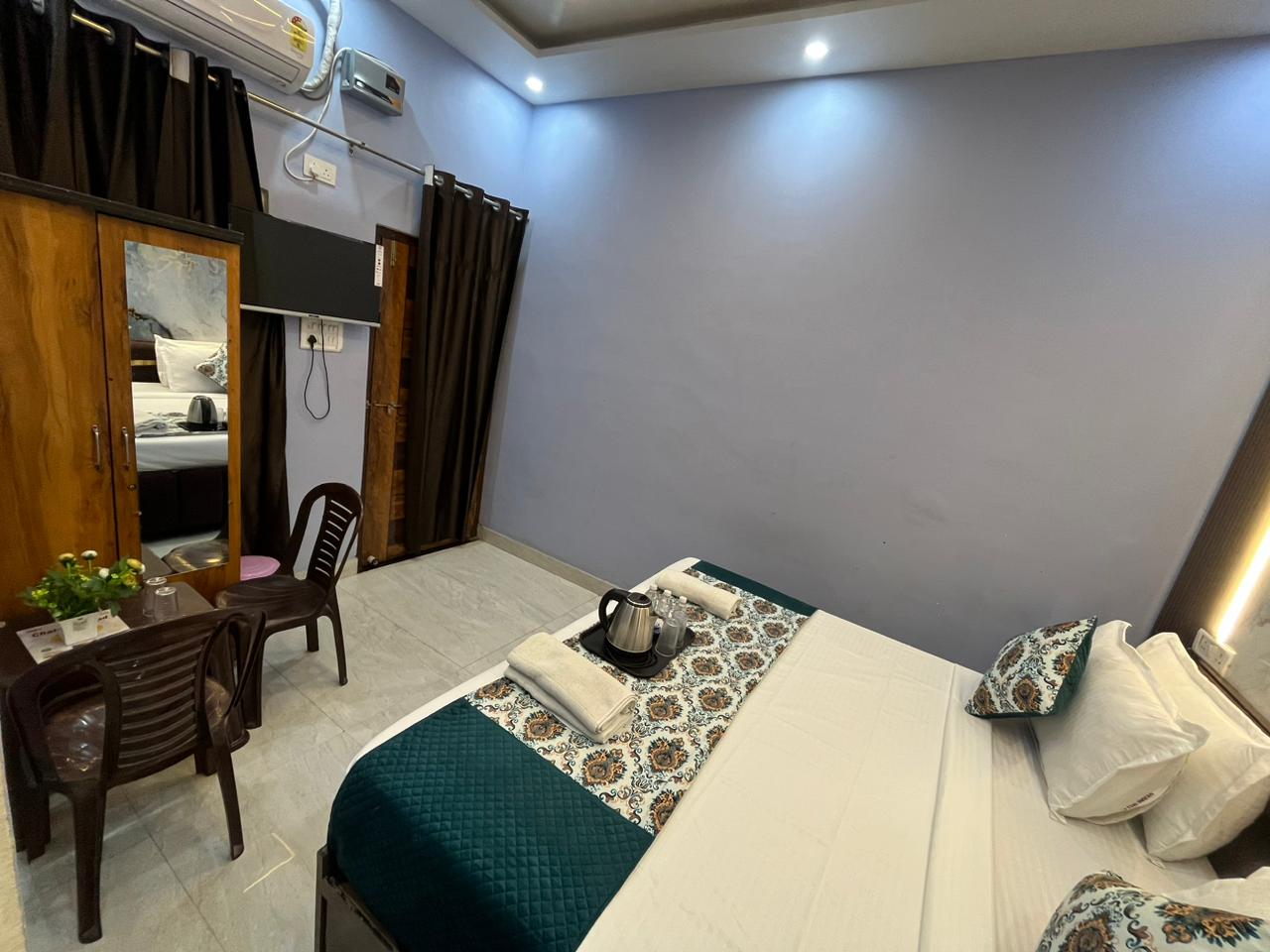 Hotel Vedas Villa Near Ram Mandir - Tap to explore photos