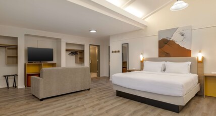 Spark by Hilton Rock Springs Room Type - 1 KING STUDIO SUITE