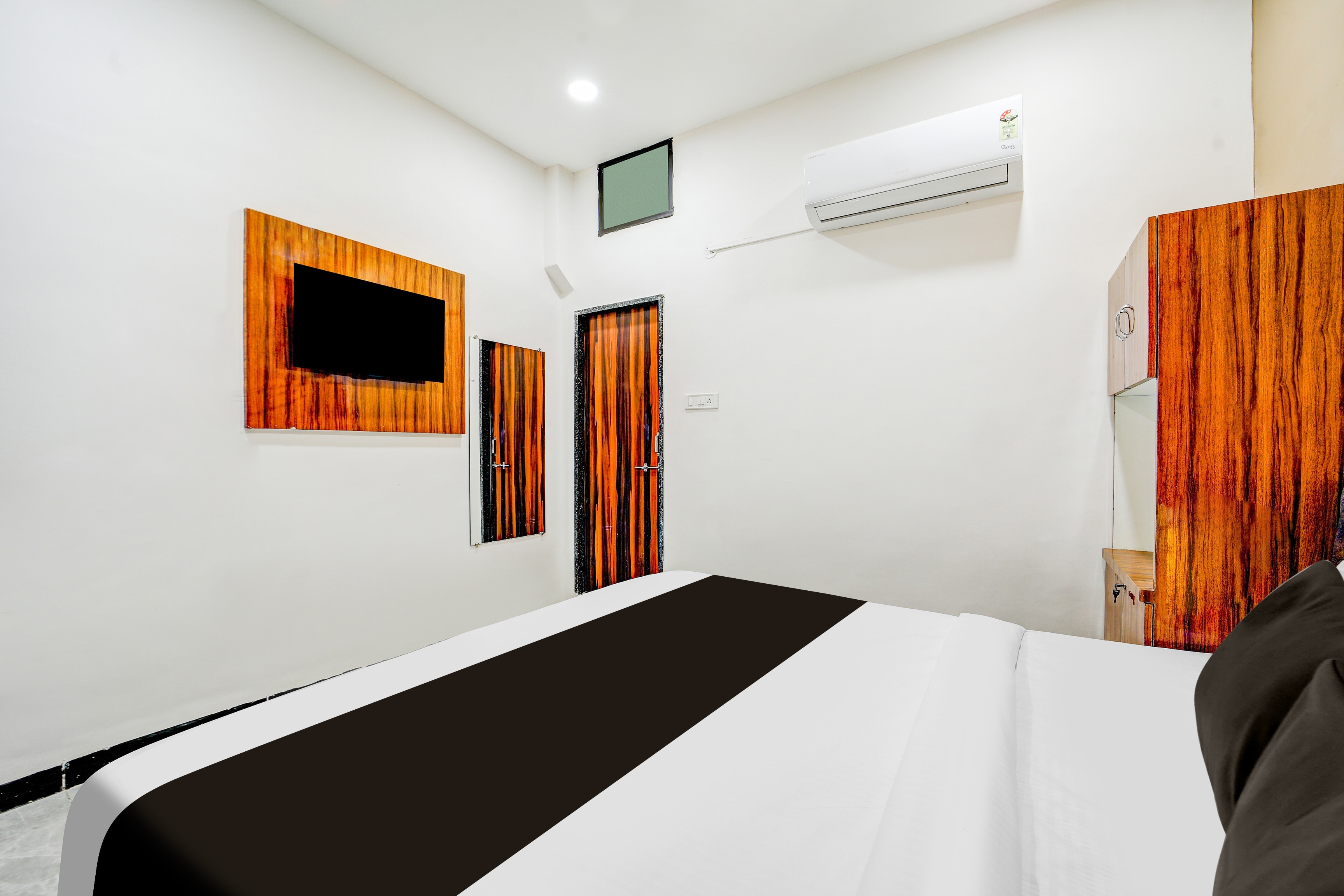 Hotel O katyayani - Tap to explore photos