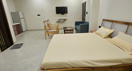Paras Home Stay Room Type - Premium family suite 304
