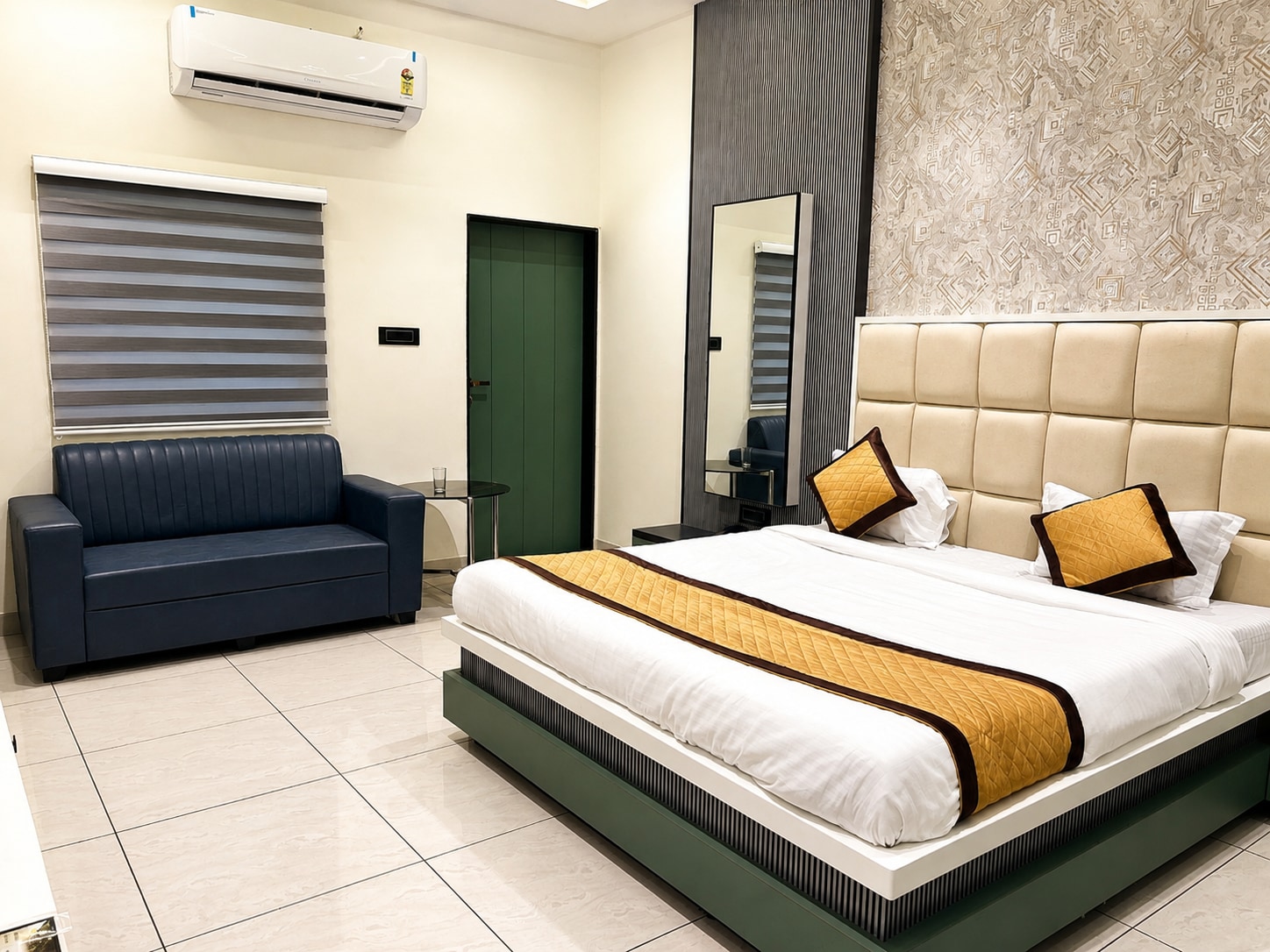 Hotel Apple, Fardapur, Near Ajanta Caves - Tap to explore photos