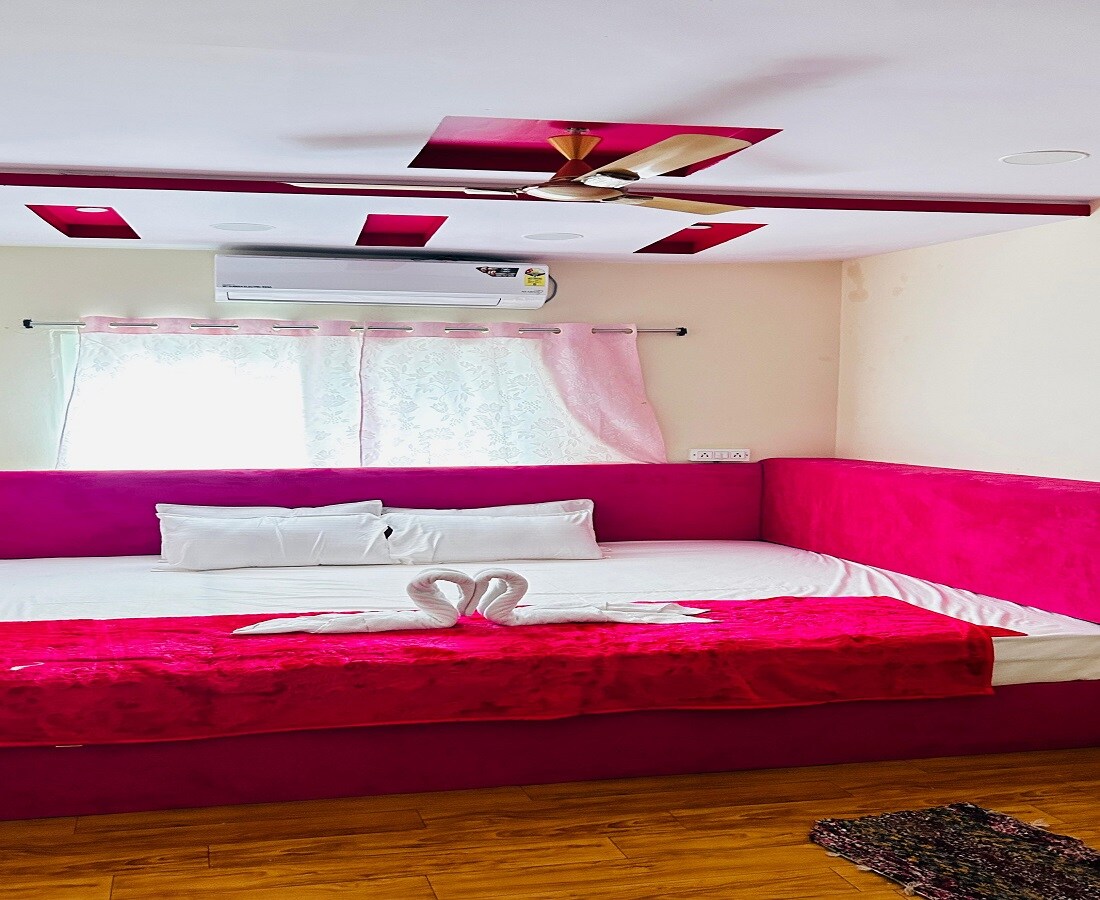 Hotel Shri Niwas - Tap to explore photos
