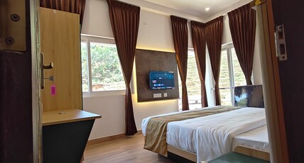 Sunshine Villa Room Type - 202 King Bed Room with view