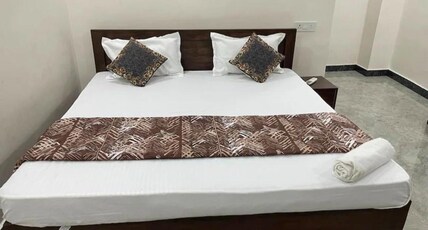Nakshatra Palace Room Type - Deluxe Room (2 Adults + 1 Child)