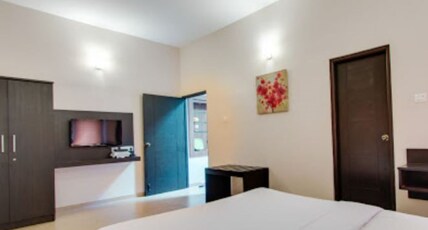 Corner Stay Race Course | Kitchen & Caretaker Room Type - Studio