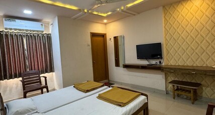 Hotel Picnic Room Type - Deluxe AC Room