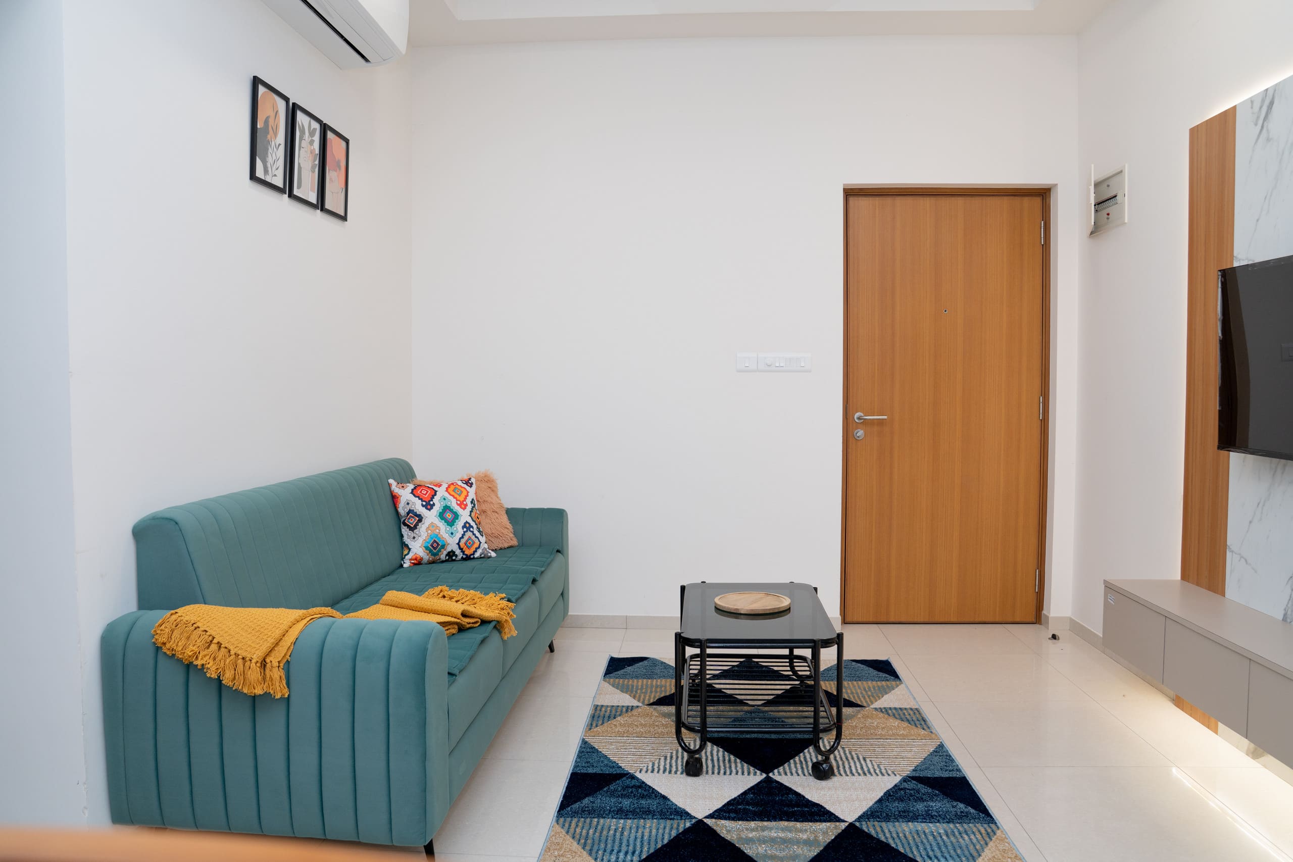 Corporate stay 2 BHK TV Wi fi - Tap to explore photos