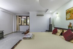 Comfortable Safe Executive Homestay in GK Room 3