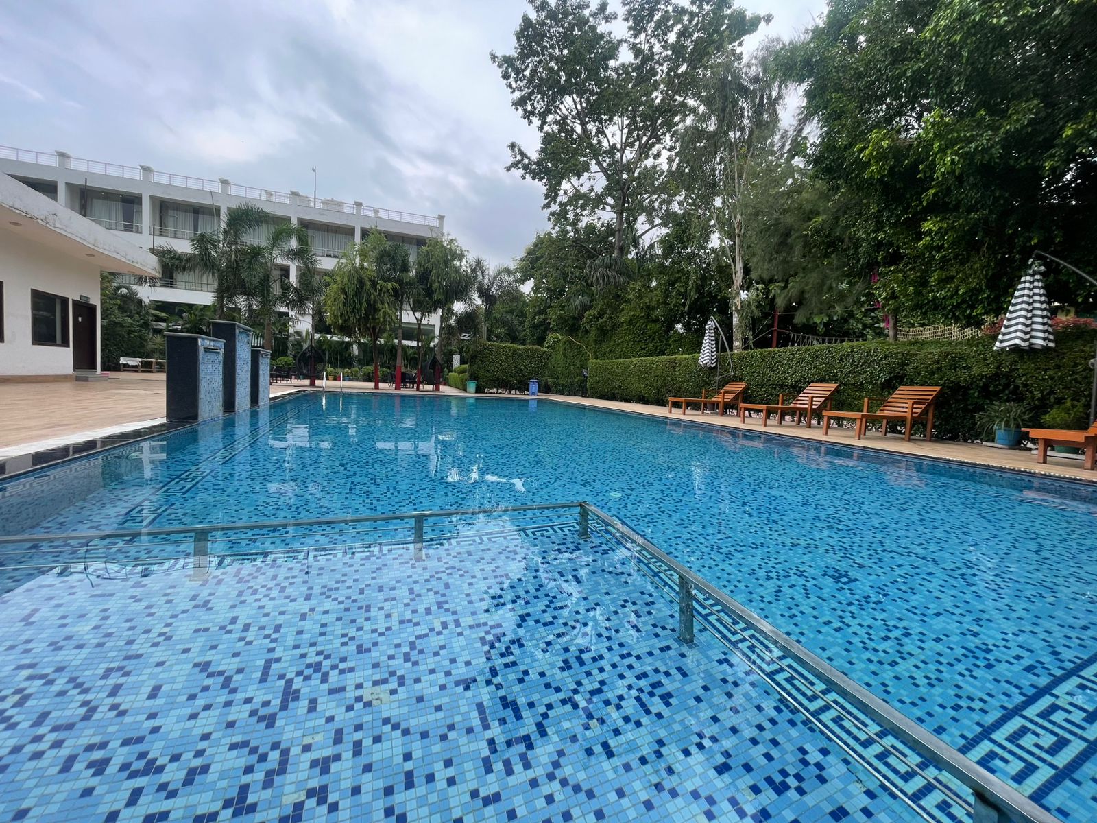 Winsome Resort & Spa - Tap to explore photos