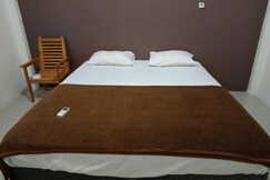 Hotel O Fanilly Guest House MarabahanNearJembatan Rumpiang