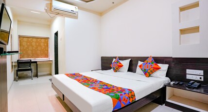 FabHotel Regent Inn - Nr. SkyWalk Bridge Room Type - Deluxe Room