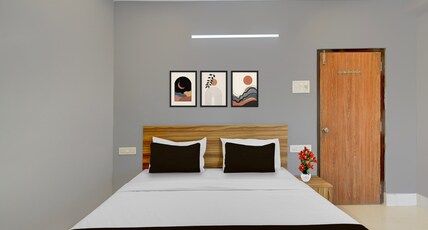 Super Townhouse Cherlapally Bus Terminal Formerly Hotel Chakripuram Room Type - Classic Super Townhouse Cherlapally Bus Terminal Formerly Hotel Chakripuram Room Type - Classic