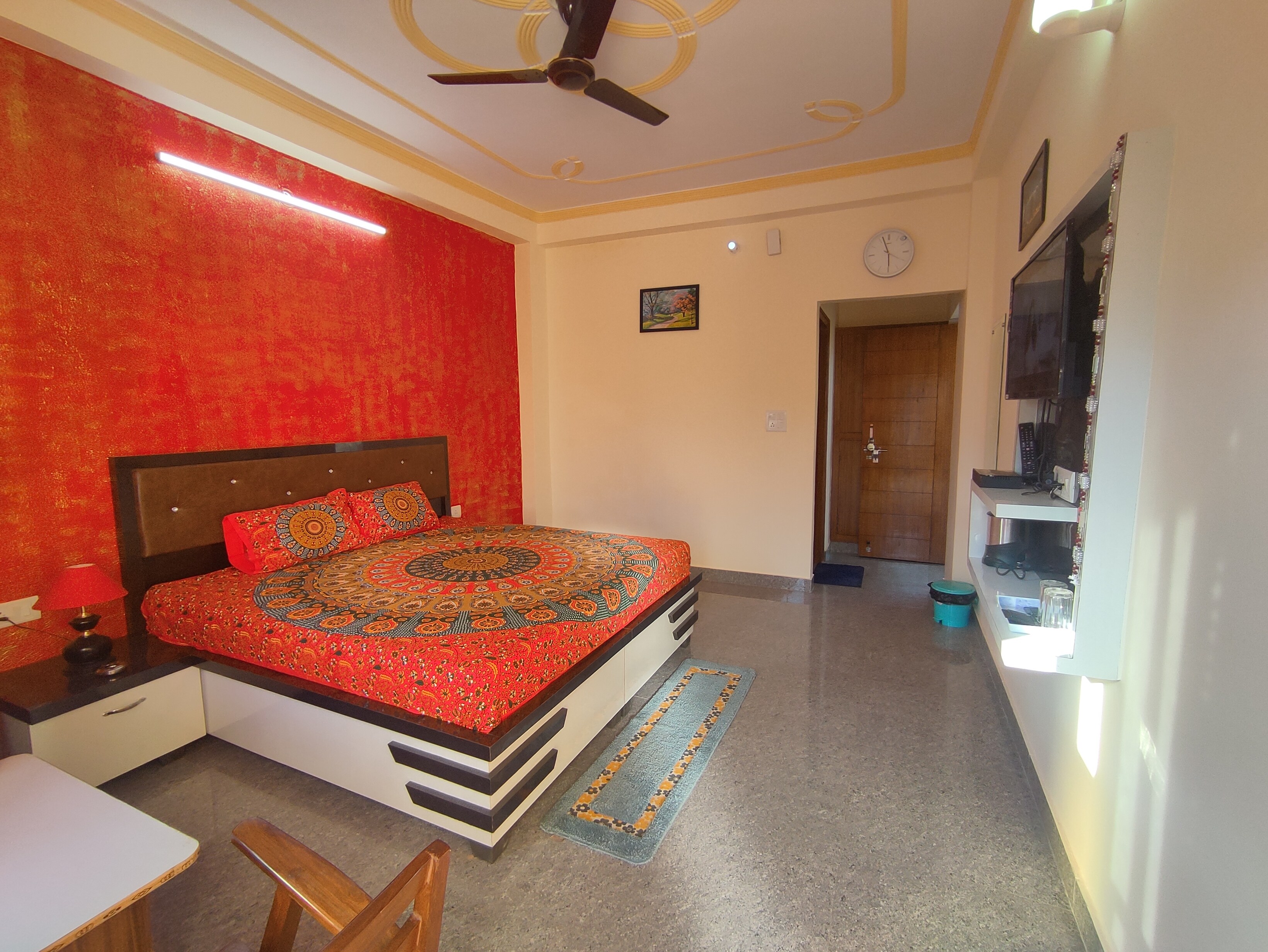 4 Seasons Homestay - Tap to explore photos