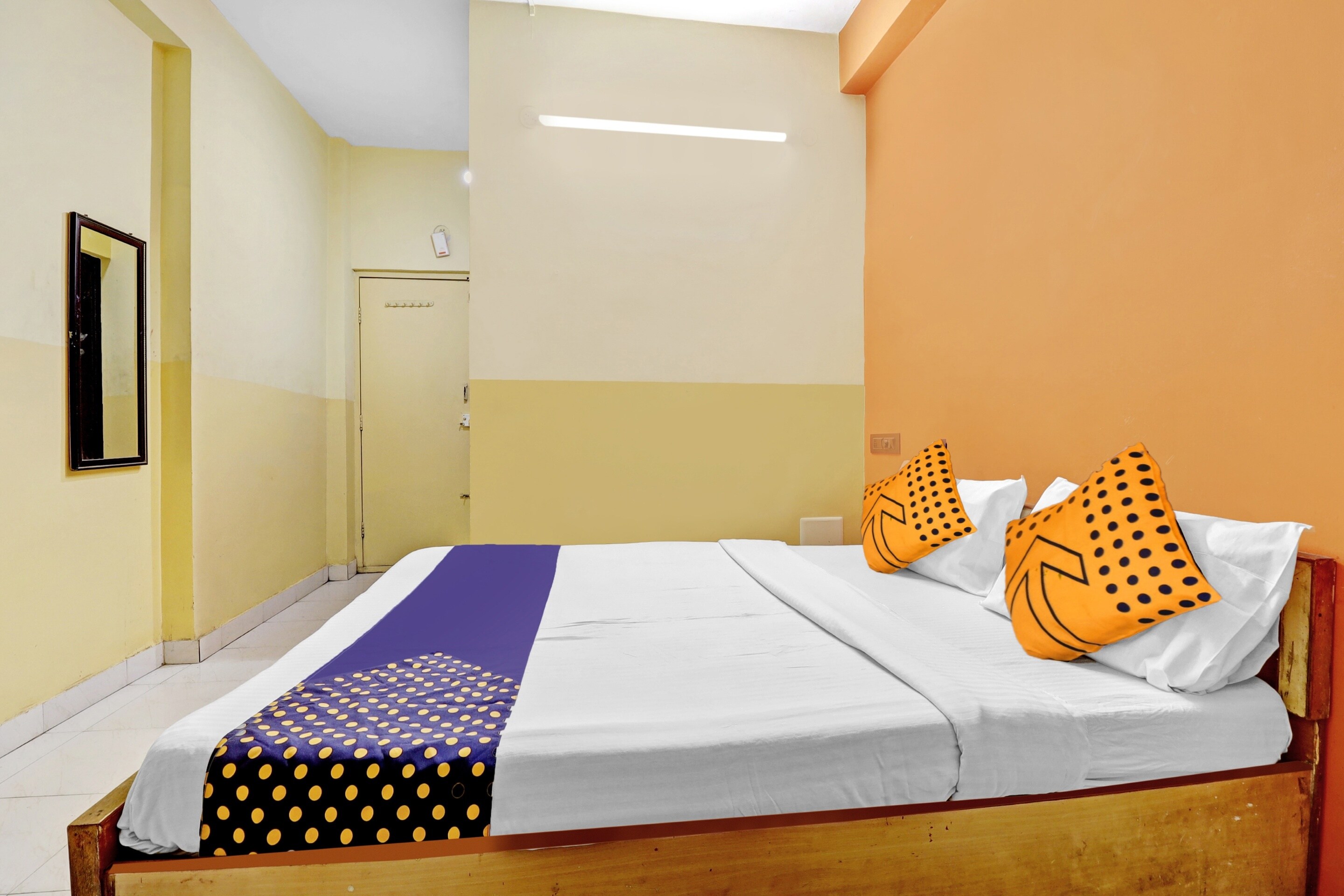 OYO Hotel Aryan Residency - Tap to explore photos