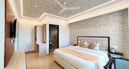 Hotel Prashant The Mall Room Type - Premium View Room with Private Balcony