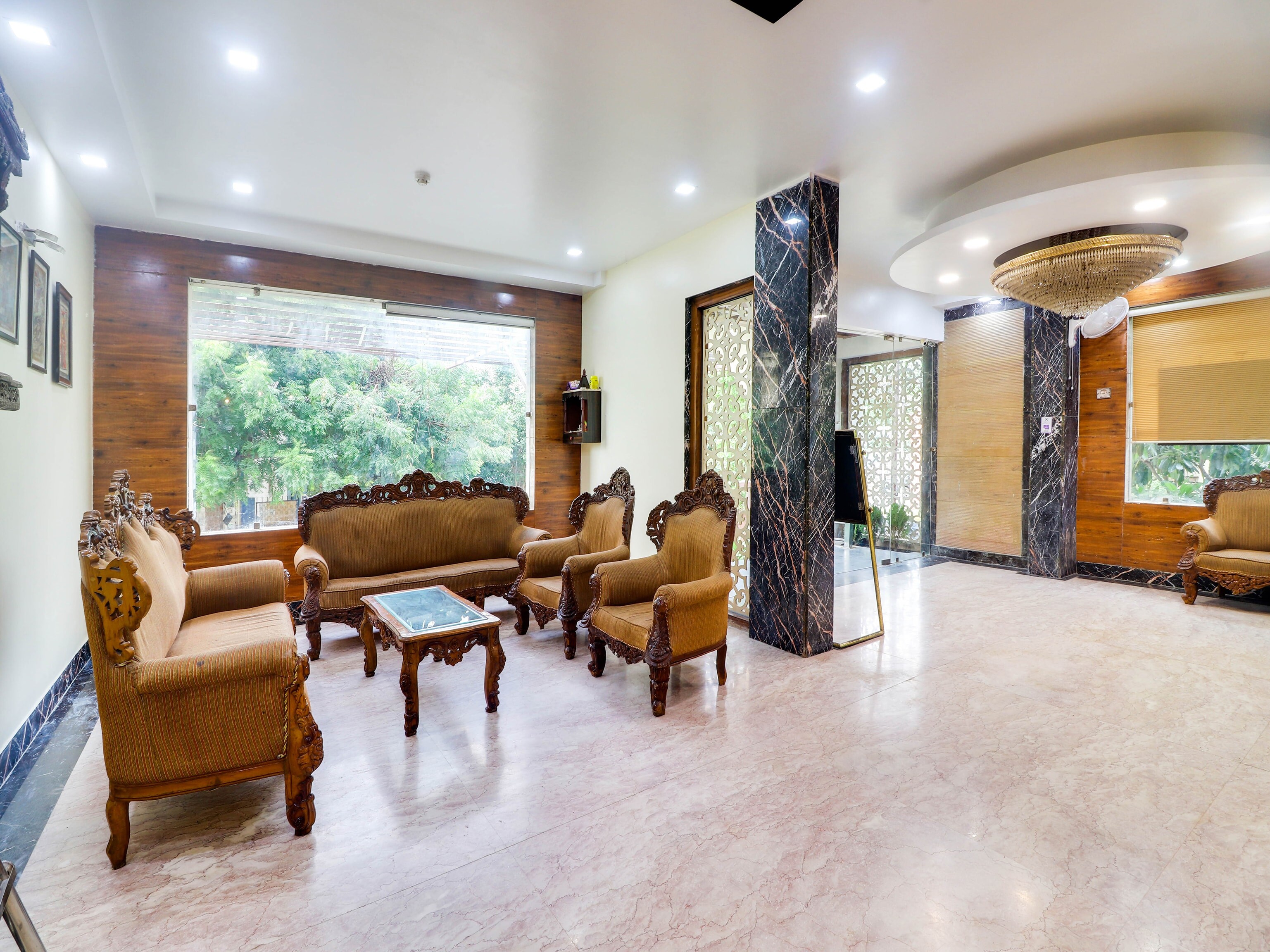 Hotel O RUDRA PALACE - Tap to explore photos