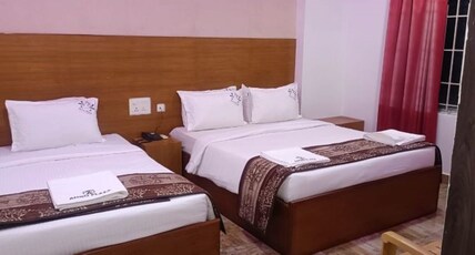 Reva Plaza Hotel Room Type - STANDARD TRIPLE BED