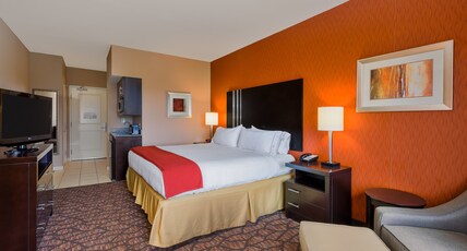 Holiday Inn Express & Suites Alpine Southeast Room Type - 1 King Bed Standard