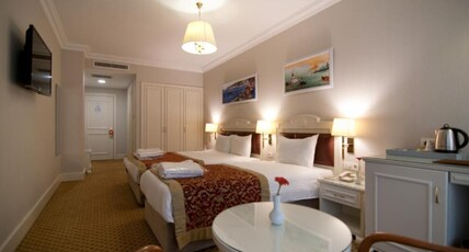 Taksim Metropark Hotel Room Type - Triple Room with City View Taksim Metropark Hotel Room Type - Triple Room with City View