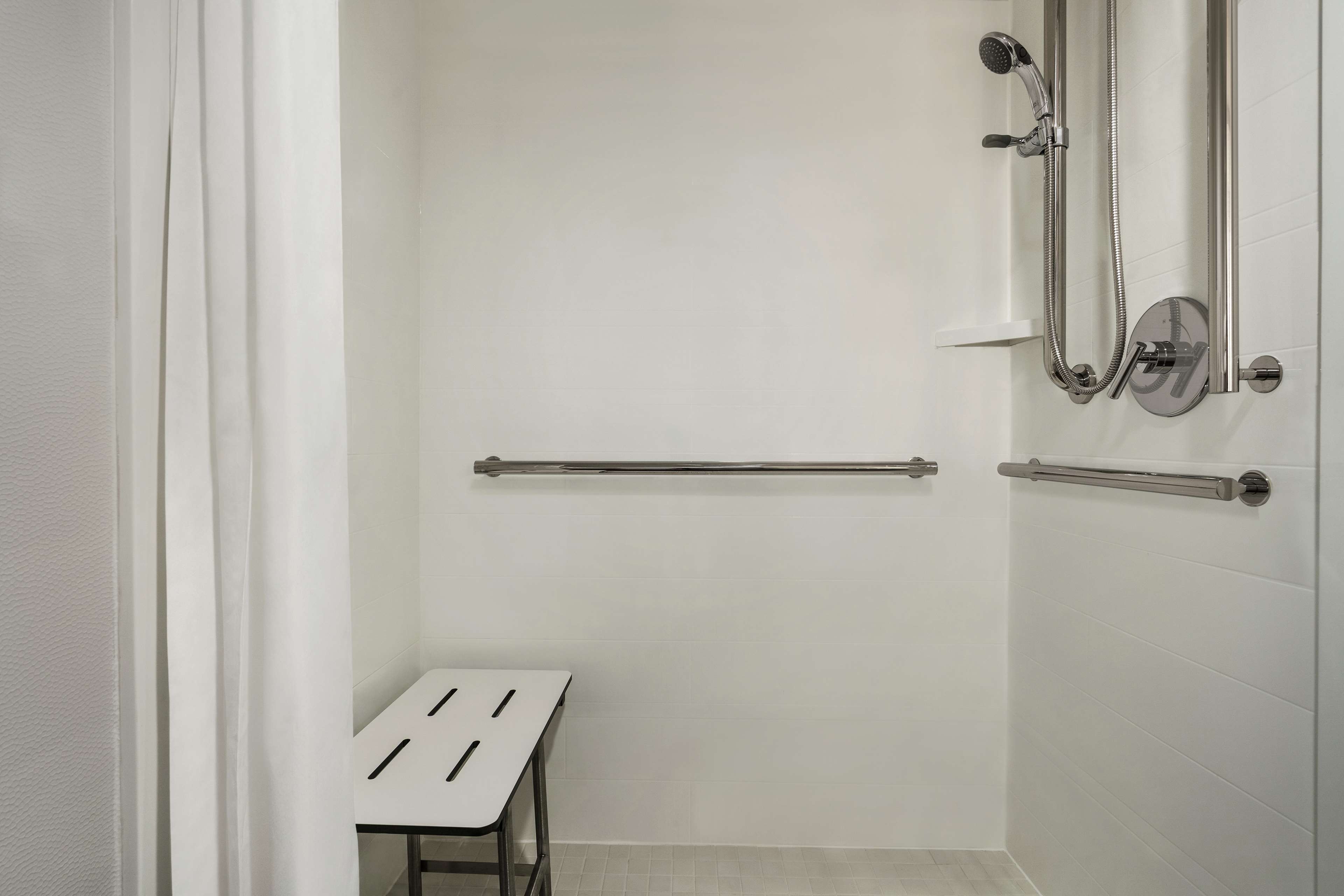 Hampton Inn by Hilton Dulles/Cascades - Tap to explore photos