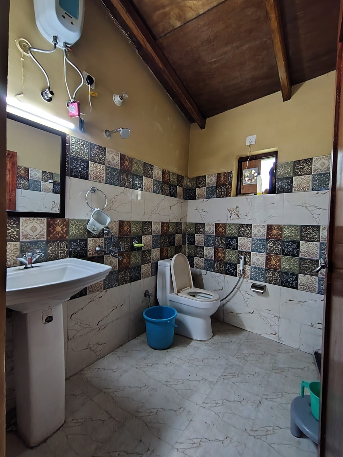 Kartikay Homestay - Tap to explore photos