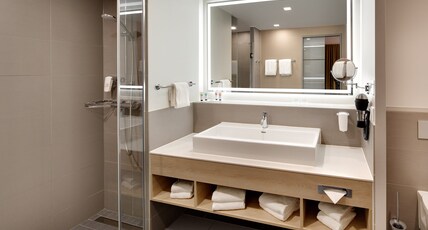 Holiday Inn Dusseldorf City  Room Type - 1 King 1 Bedroom Suite with Living Room