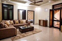 Cozy & Comfort   2 BHK Apartment Best Located JPR