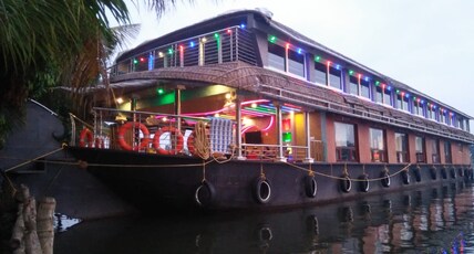 Parthasarathy Luxury Houseboat Room Type - Luxury sharing houseboat