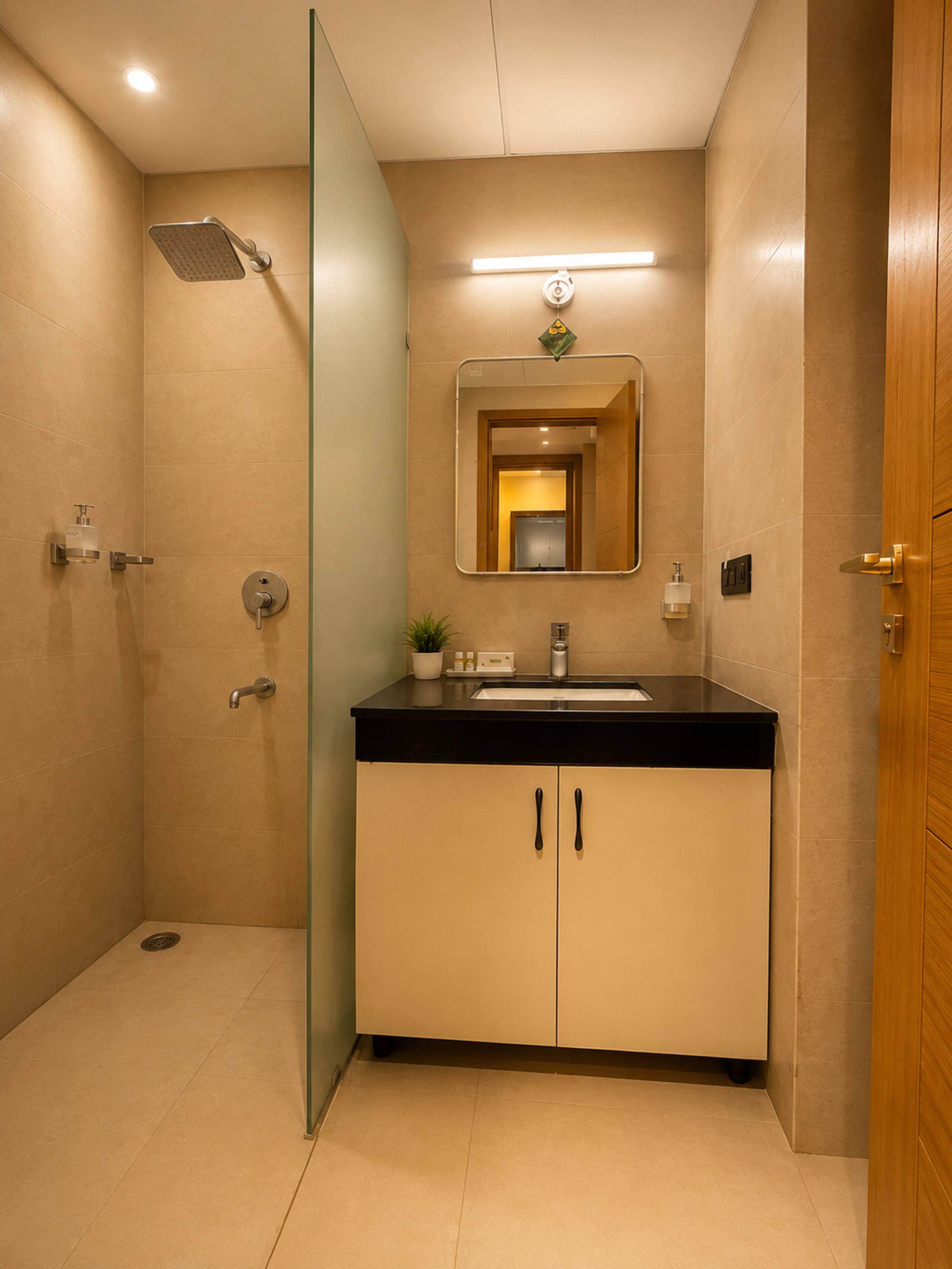 Luxurious Stay at Omaxe Hajratganj - Tap to explore photos