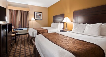 Best Western Plaza Hotel Saugatuck Room Type - 2 Queen Beds, Non-Smoking, Whirlpool, Microwave And Refrigerator, Wi-Fi, Continental Breakfast Best Western Plaza Hotel Saugatuck Room Type - 2 Queen Beds, Non-Smoking, Whirlpool, Microwave And Refrigerator, Wi-Fi, Continental Breakfast