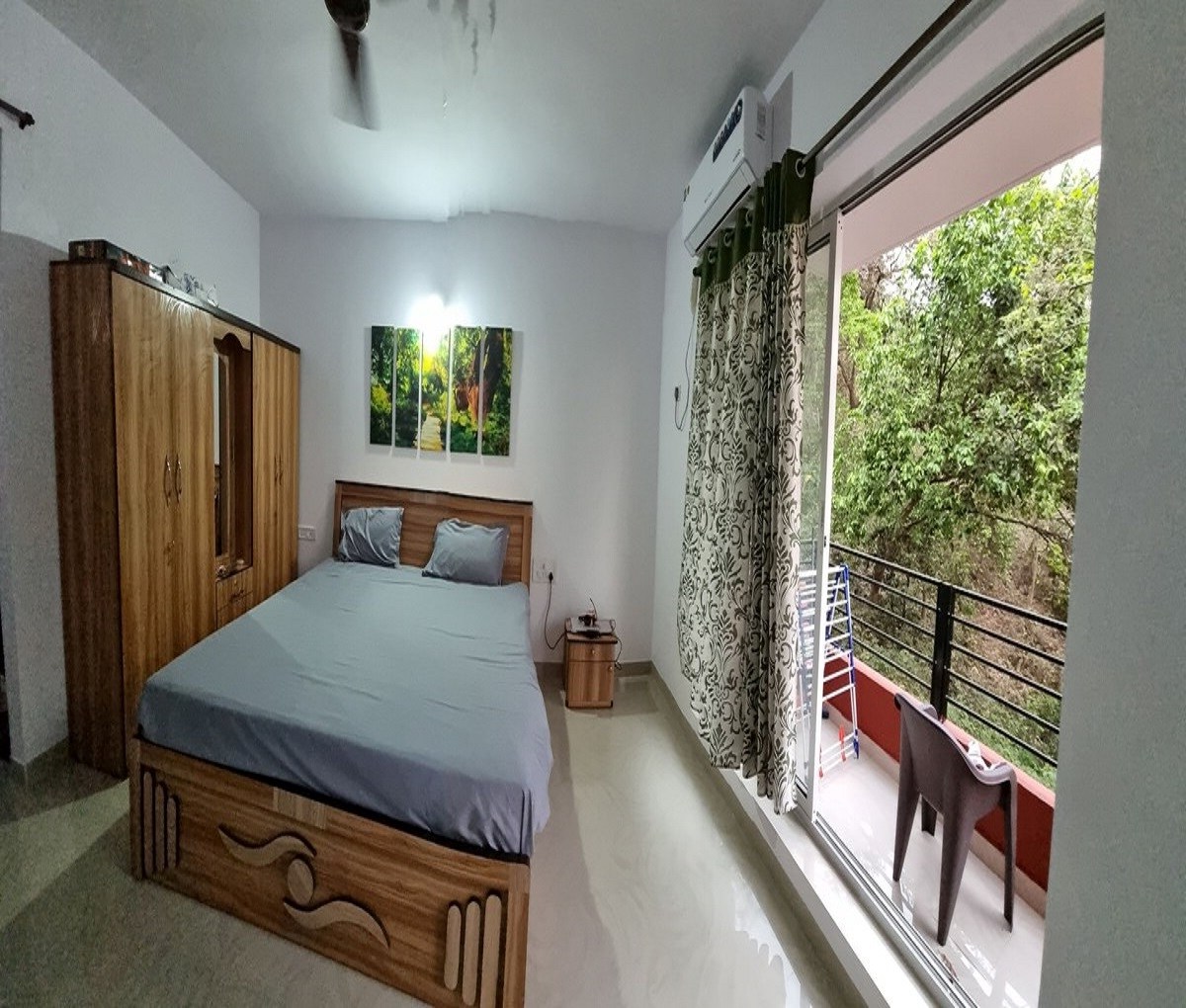 Luxurious Studio Apartment with Power backup - Tap to explore photos
