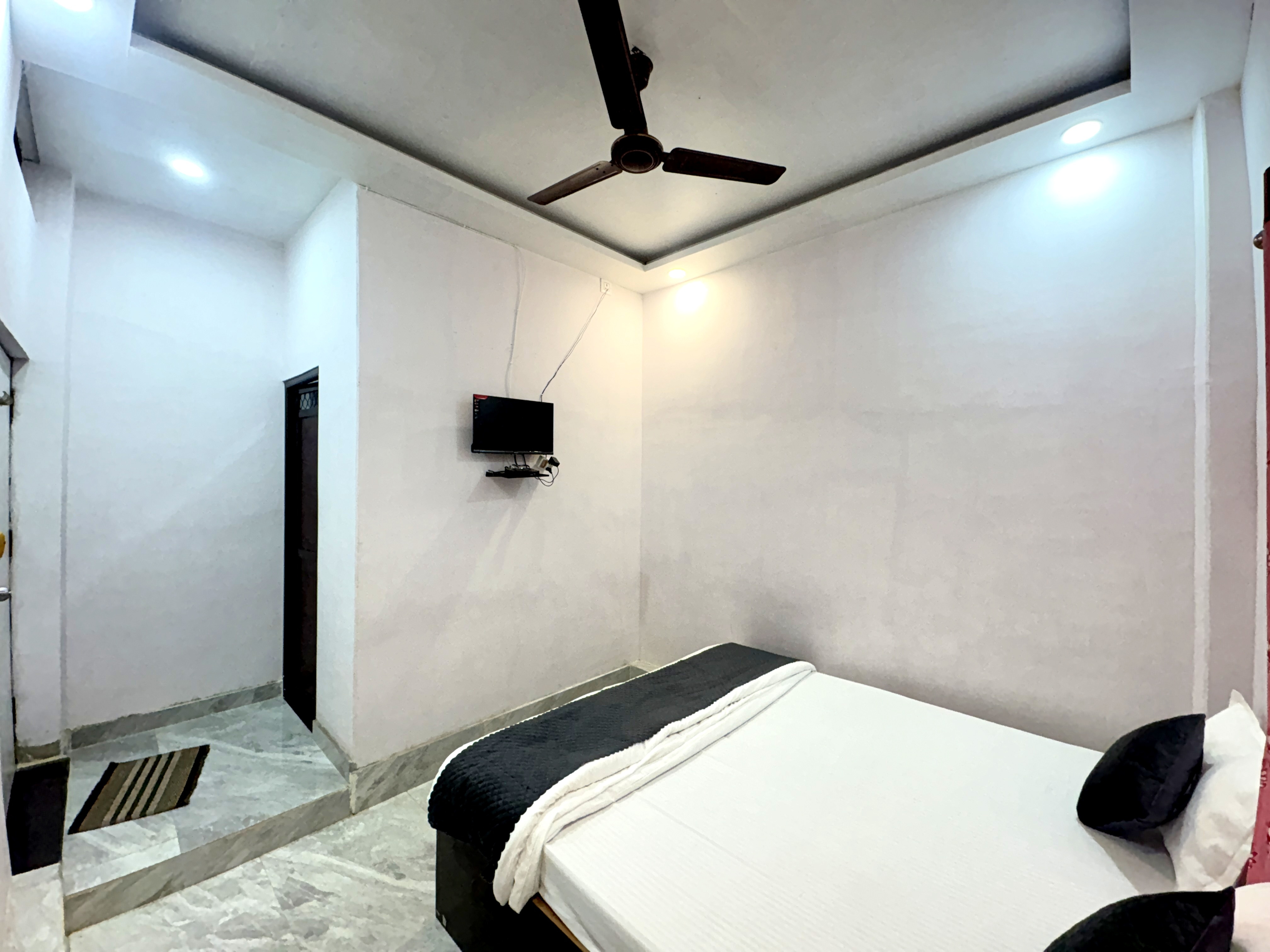 HKG Homestay Varanasi - Tap to explore photos