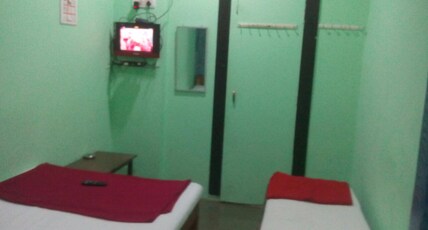 Central Guest House Room Type - Tripple Bed NON AC Room