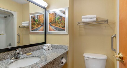 Best Western Plus New England Inn & Suites Room Type - 2 Queen Beds, Non-Smoking, Microwave, Refrigerator, High Speed Internet Access, Full Breakfast